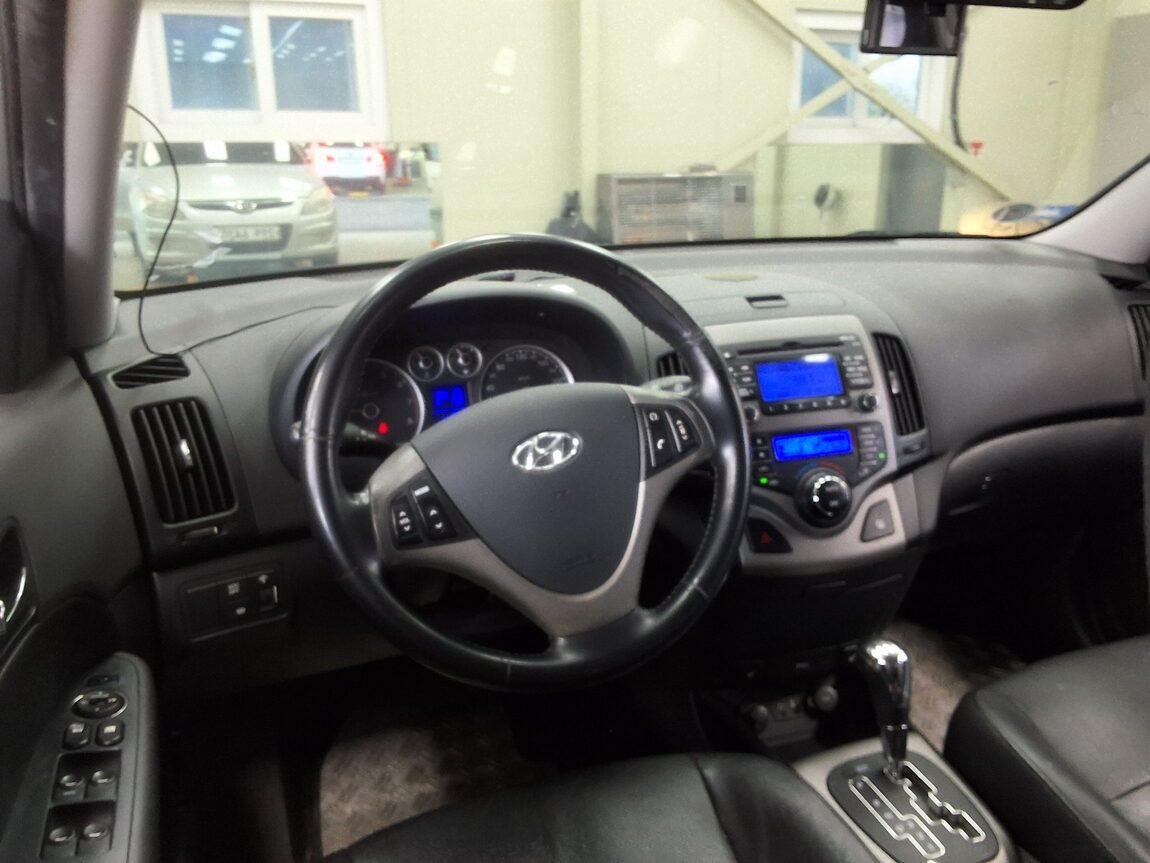 HYUNDAI i30 1.6 VVT PREMIER 2008 - zdjęcie 12