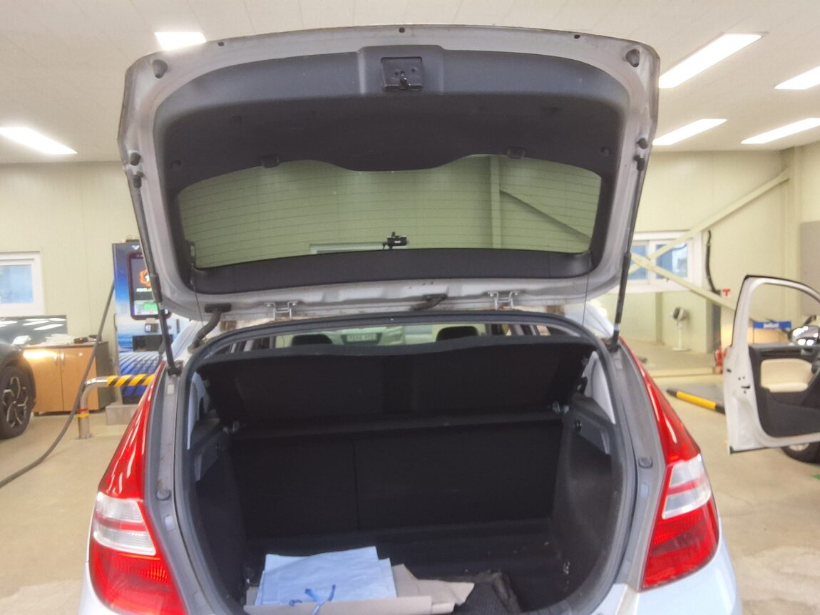 HYUNDAI i30 1.6 VVT PREMIER 2008 - zdjęcie 16