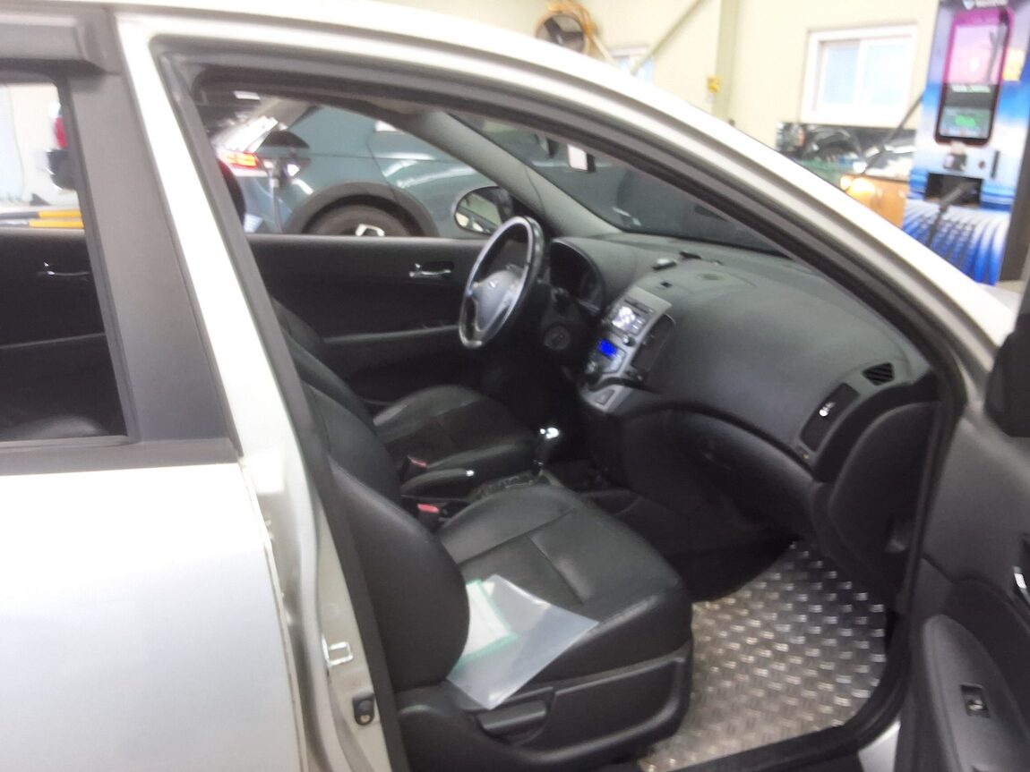 HYUNDAI i30 1.6 VVT PREMIER 2008 - zdjęcie 15