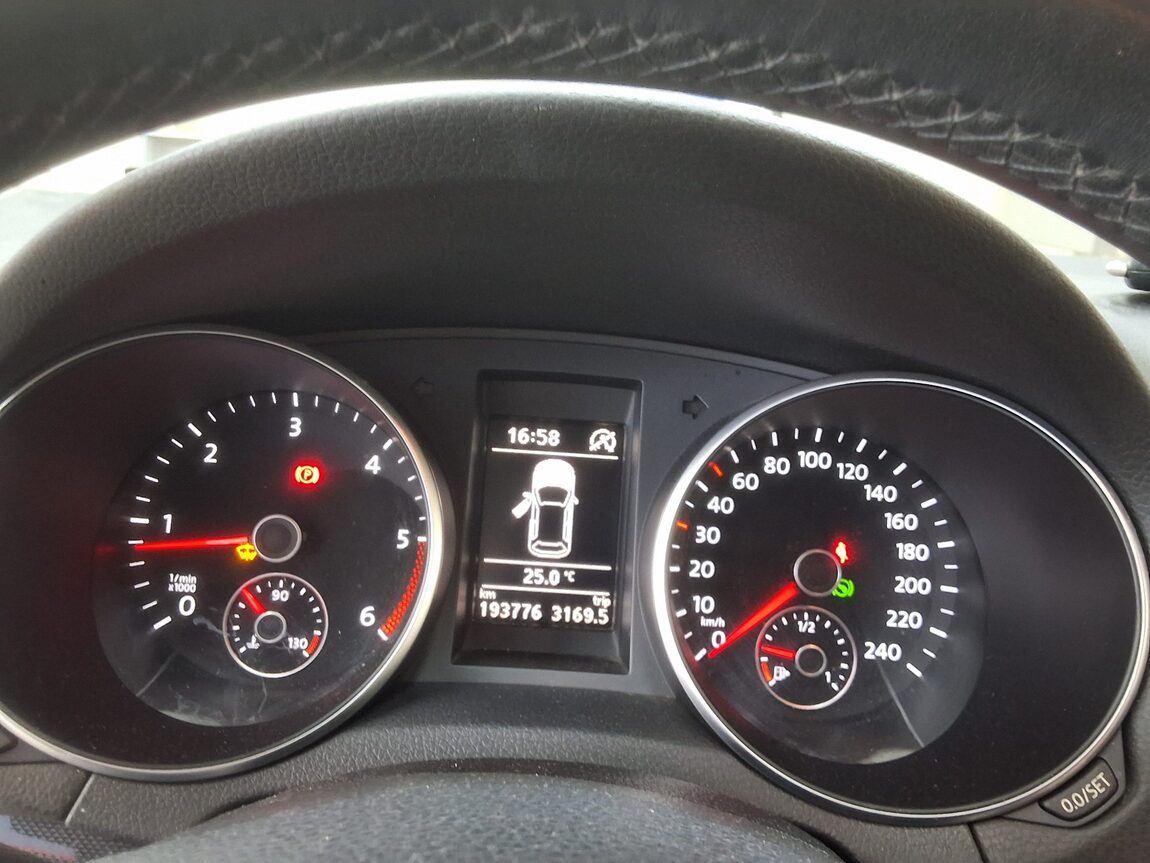 VOLKSWAGEN GOLF (6TH GEN) 1.6 TDI BLUEMOTION STYLE EDITION 2013 - zdjęcie 10