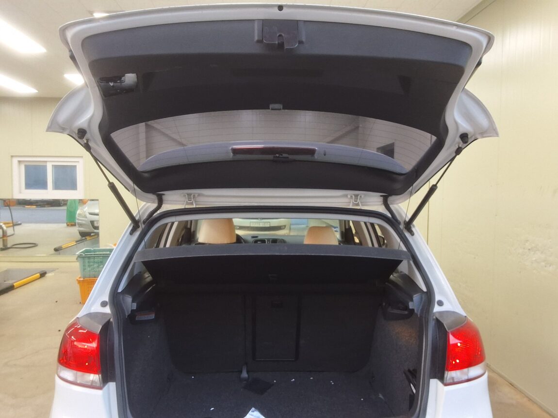 VOLKSWAGEN GOLF (6TH GEN) 1.6 TDI BLUEMOTION STYLE EDITION 2013 - zdjęcie 16