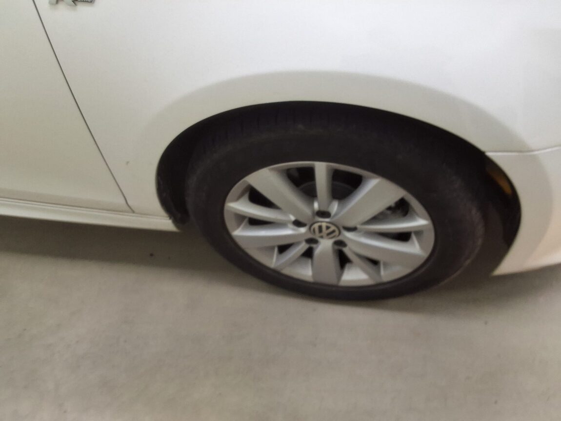 VOLKSWAGEN GOLF (6TH GEN) 1.6 TDI BLUEMOTION STYLE EDITION 2013 - zdjęcie 21