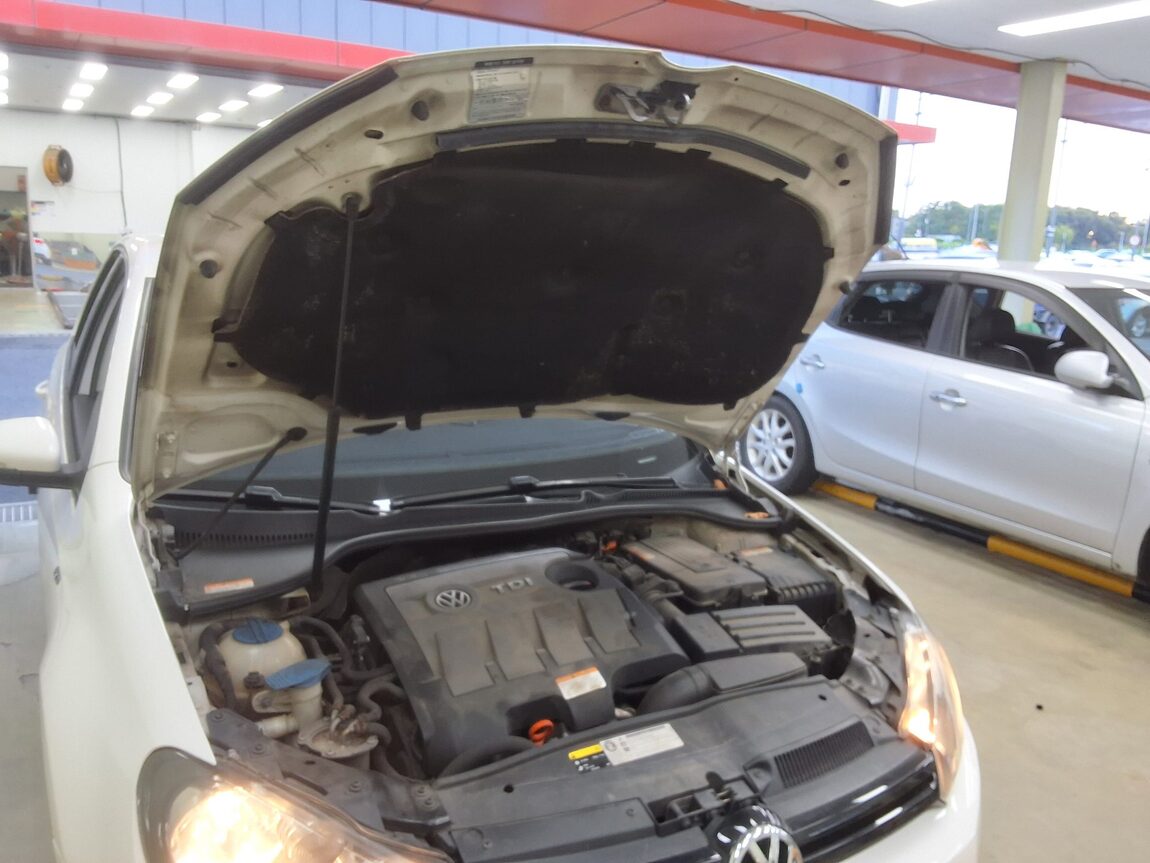 VOLKSWAGEN GOLF (6TH GEN) 1.6 TDI BLUEMOTION STYLE EDITION 2013 - zdjęcie 18