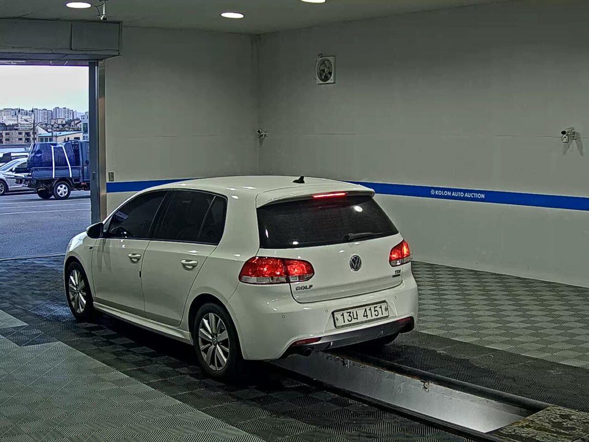 VOLKSWAGEN GOLF (6TH GEN) 1.6 TDI BLUEMOTION STYLE EDITION 2013 - zdjęcie 6