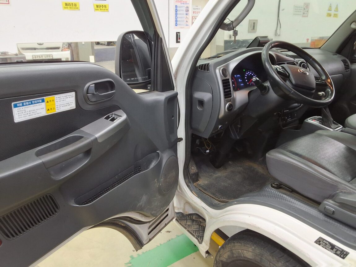 KIA THE NEW BONGO III CARGO 1 TON KING CAB EXTRA LONG WHEELBASE L 2022 - zdjęcie 10