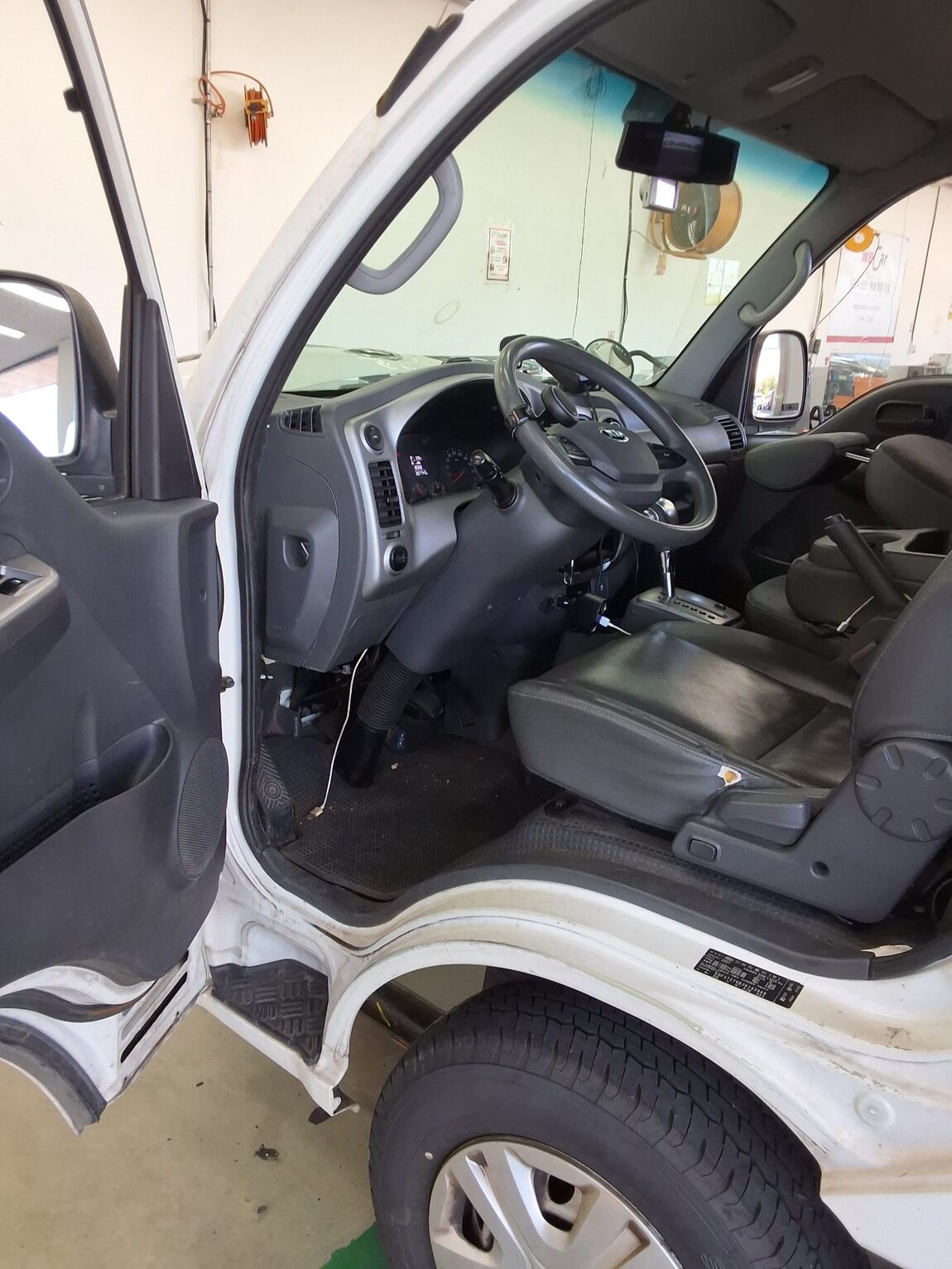 KIA BONGO III CARGO FREEZER BOX TRUCK 1 TON KING CAB 2018 - zdjęcie 10