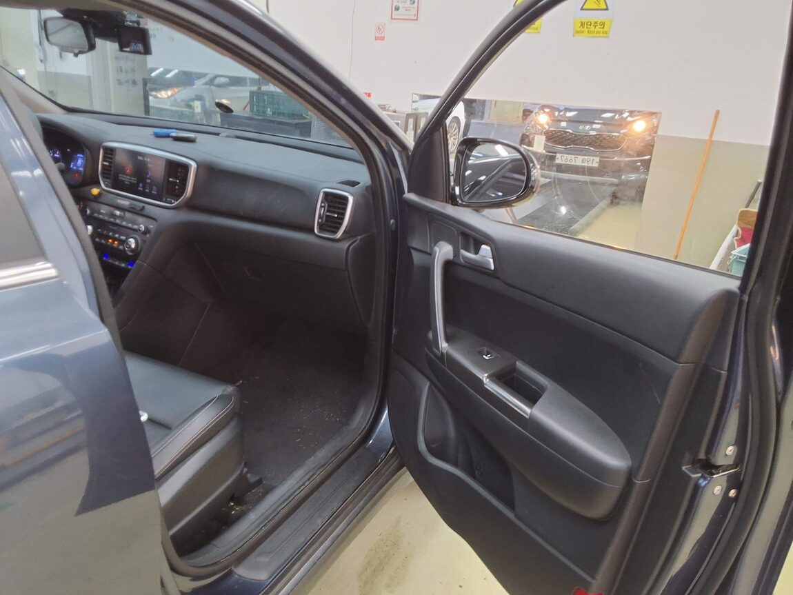 KIA SPORTAGE THE BOLD 1.6 DIESEL 2WD PRESTIGE 2019 - zdjęcie 14