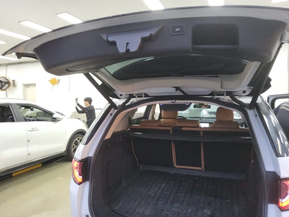 LAND ROVER DISCOVERY SPORT 2.0 TD4 HSE LUXURY 2018 - zdjęcie 15