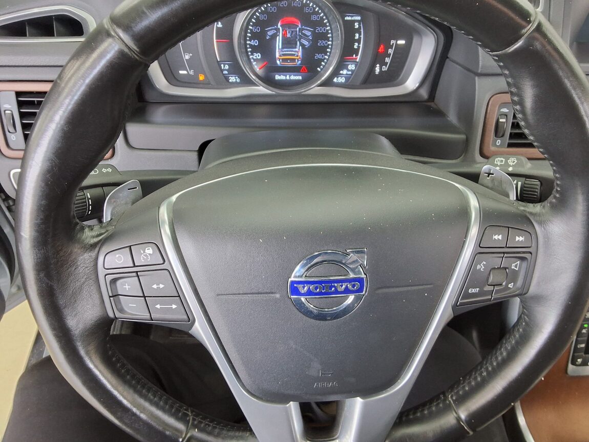 VOLVO XC70 D5 AWD SUMMUM 2016 - zdjęcie 18