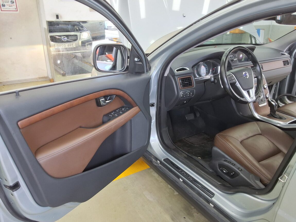 VOLVO XC70 D5 AWD SUMMUM 2016 - zdjęcie 10