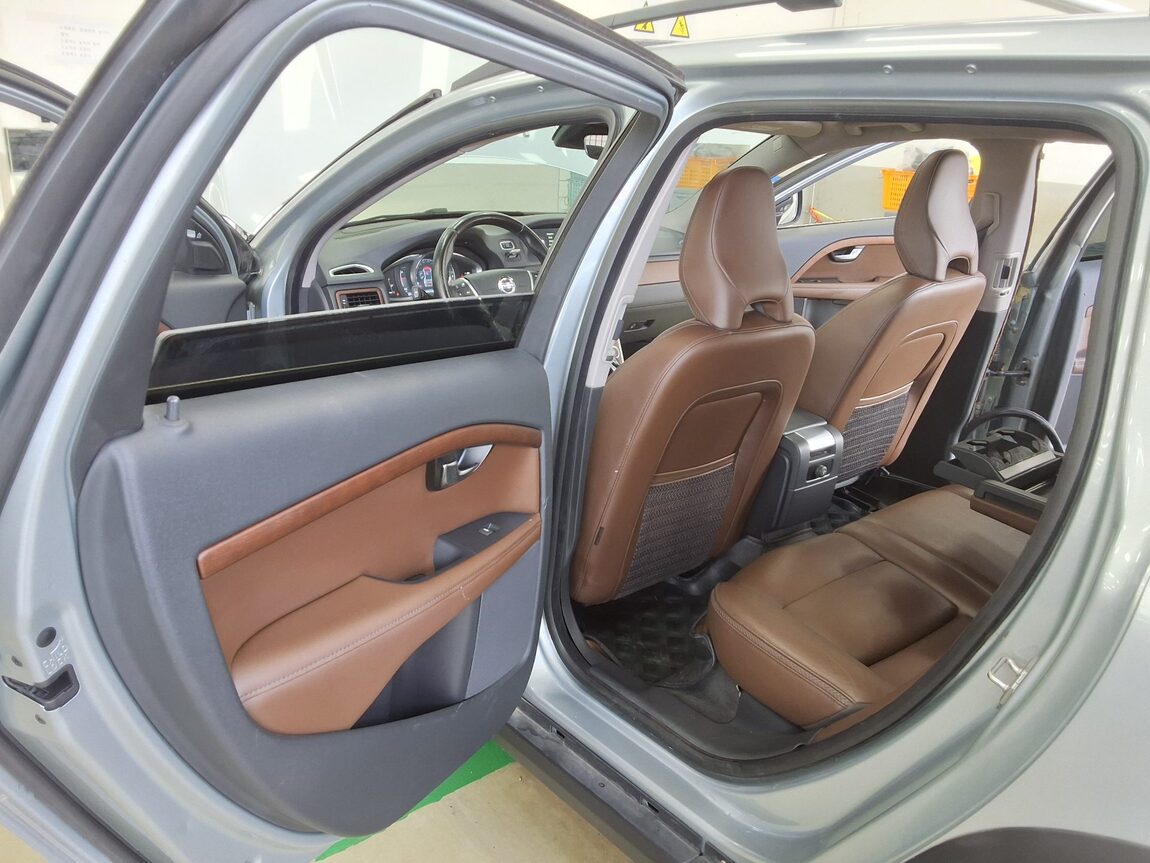 VOLVO XC70 D5 AWD SUMMUM 2016 - zdjęcie 12