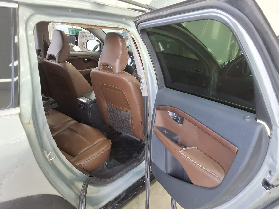 VOLVO XC70 D5 AWD SUMMUM 2016 - zdjęcie 13