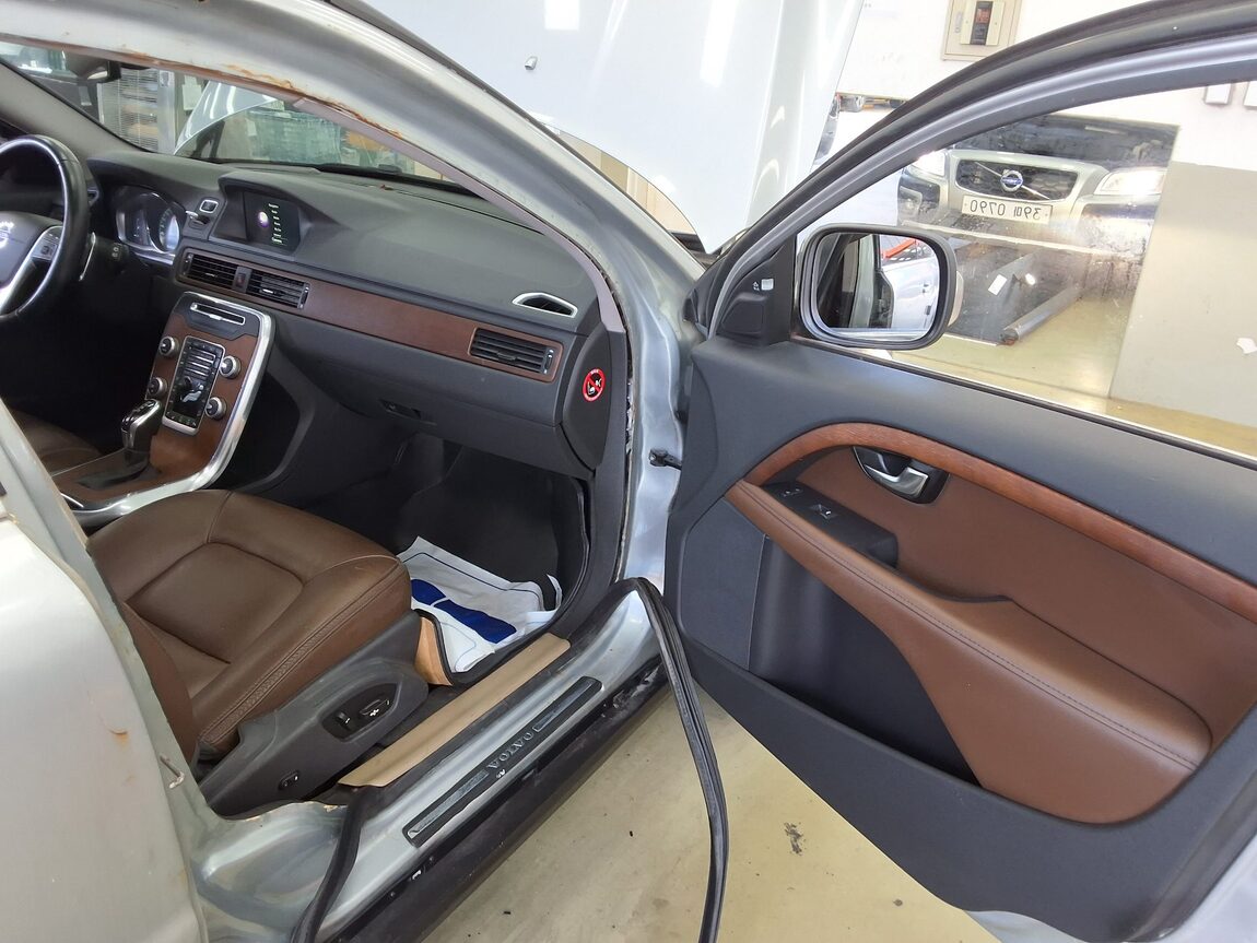 VOLVO XC70 D5 AWD SUMMUM 2016 - zdjęcie 14