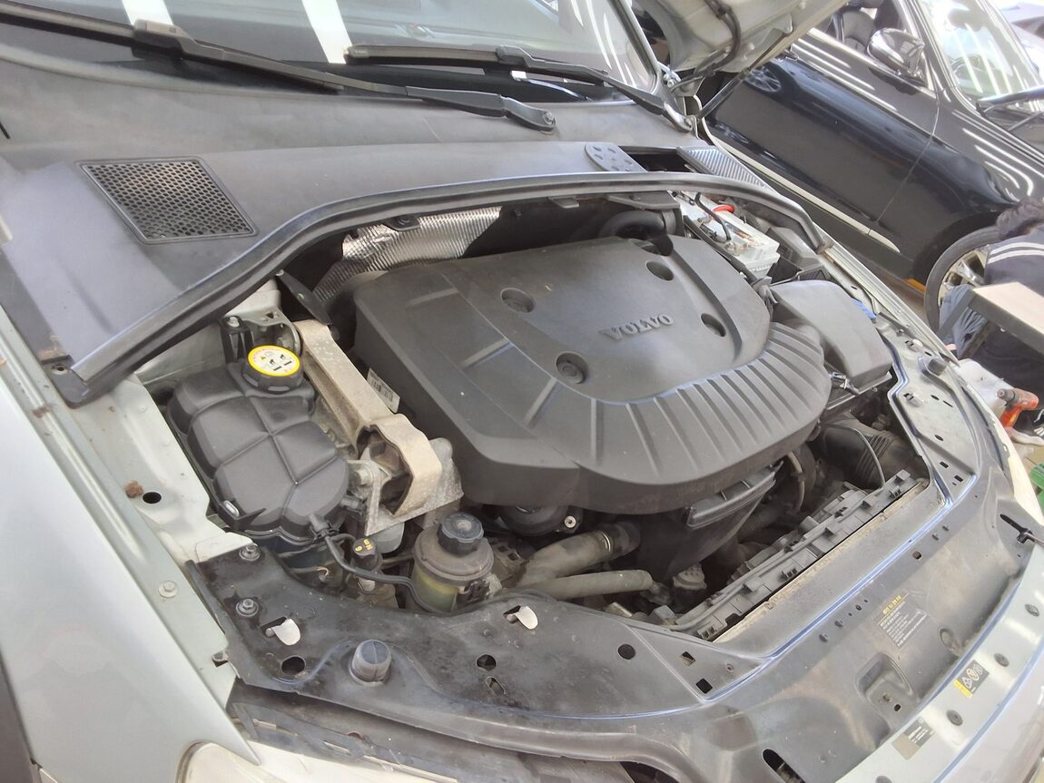 VOLVO XC70 D5 AWD SUMMUM 2016 - zdjęcie 22