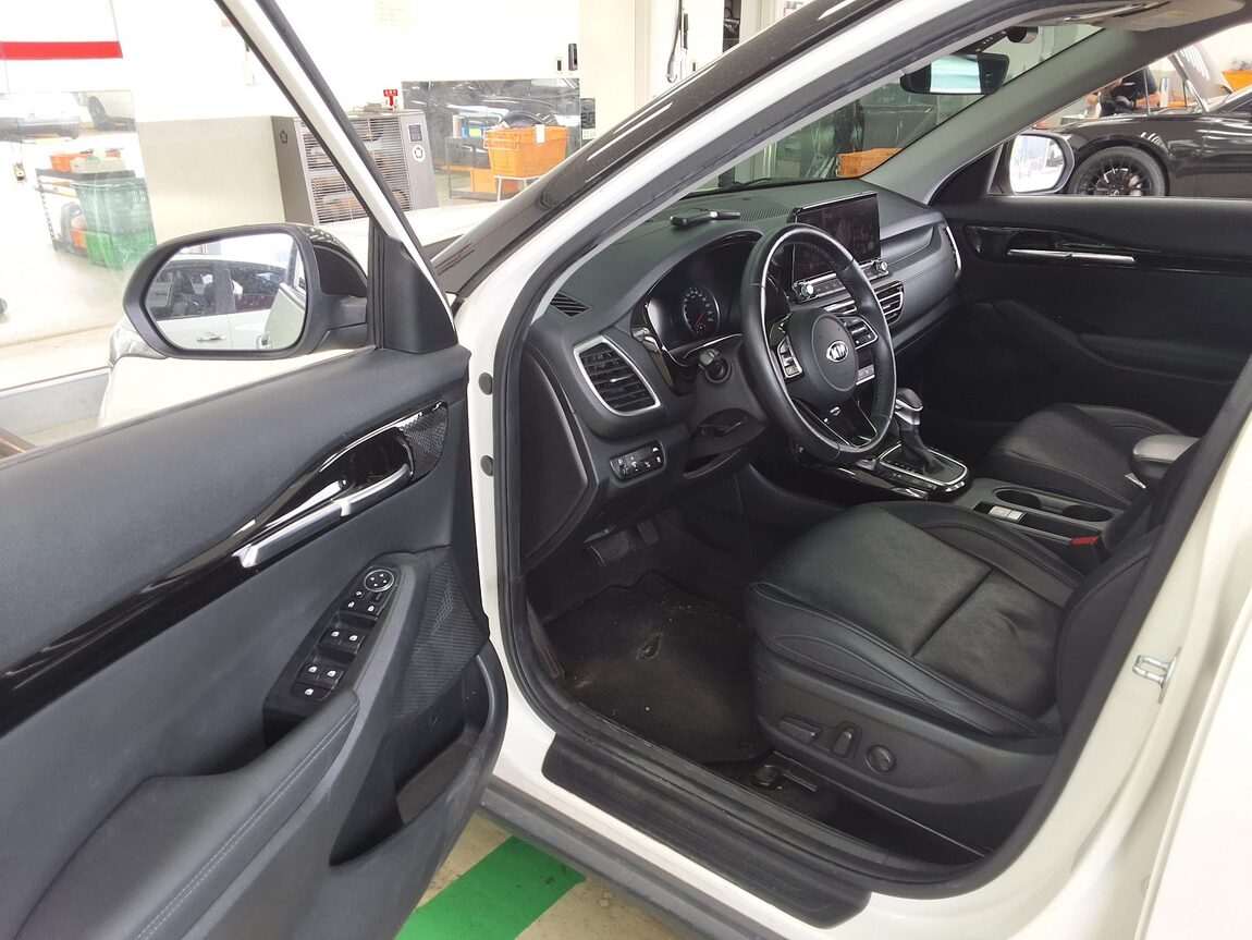 KIA SELTOS 1.6 GASOLINE 2WD SIGNATURE 2022 - zdjęcie 10