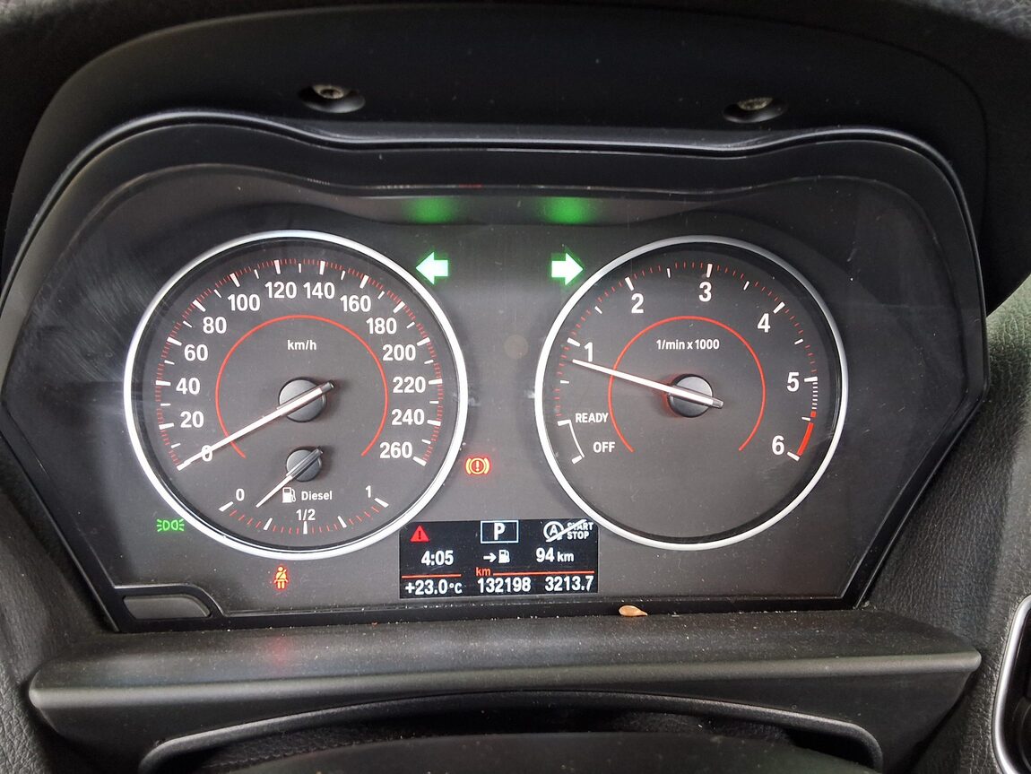 BMW 1 SERIES (2ND GEN) 5-DOOR 120d SPORT LINE 2014 - zdjęcie 9