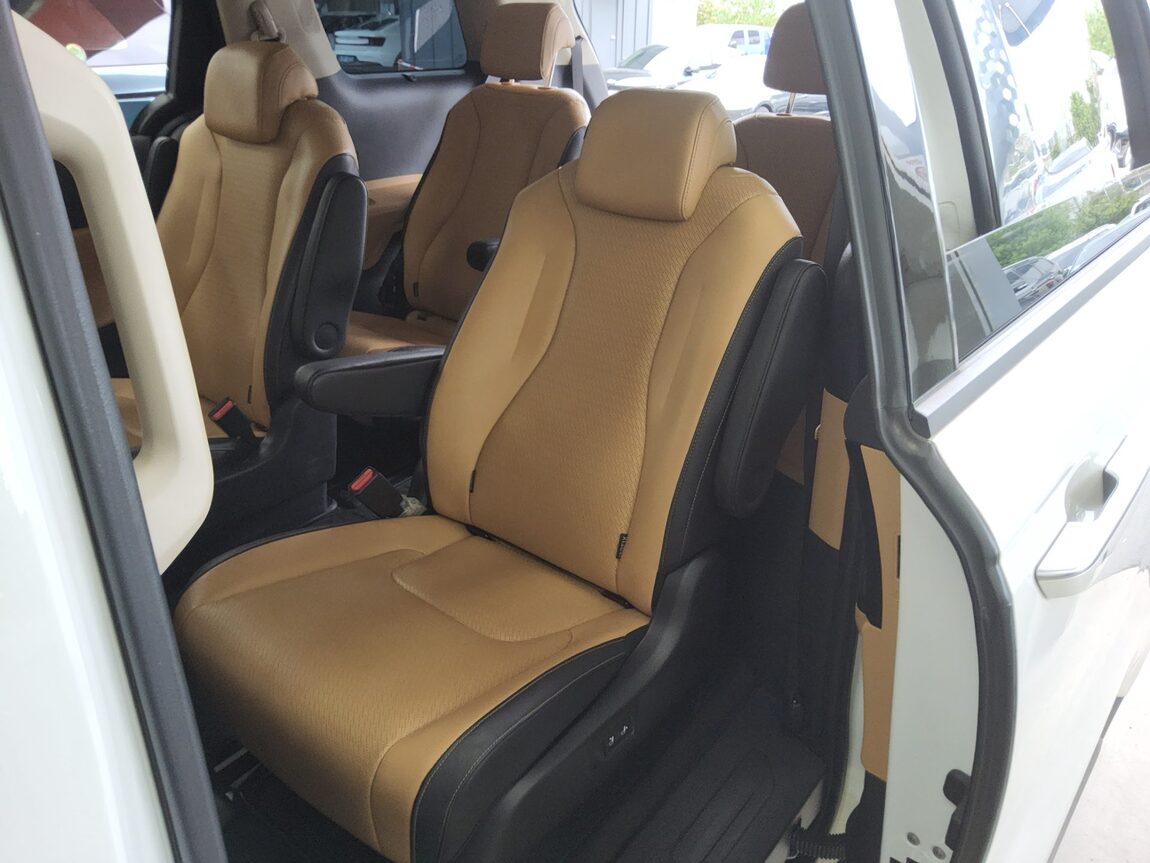 KIA NEW CARNIVAL (KA4) 9-SEATER GASOLINE NOBLESSE 2023 - zdjęcie 12