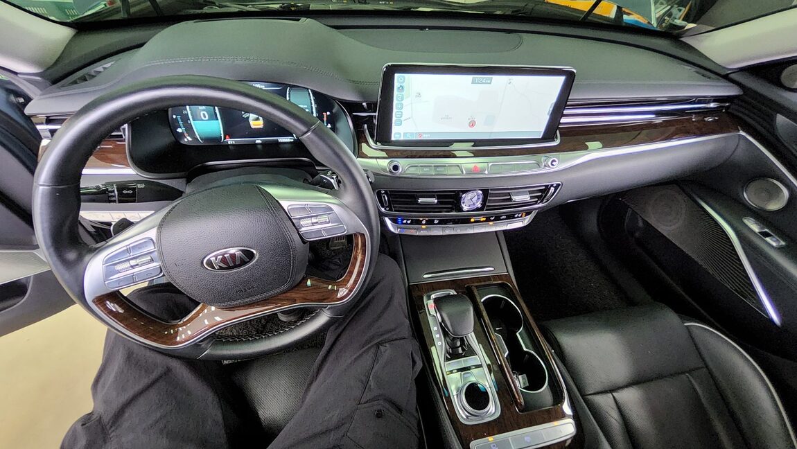 KIA THE K9 (RJ) 3.8 GDI AWD PLATINUM III 2019 - zdjęcie 11