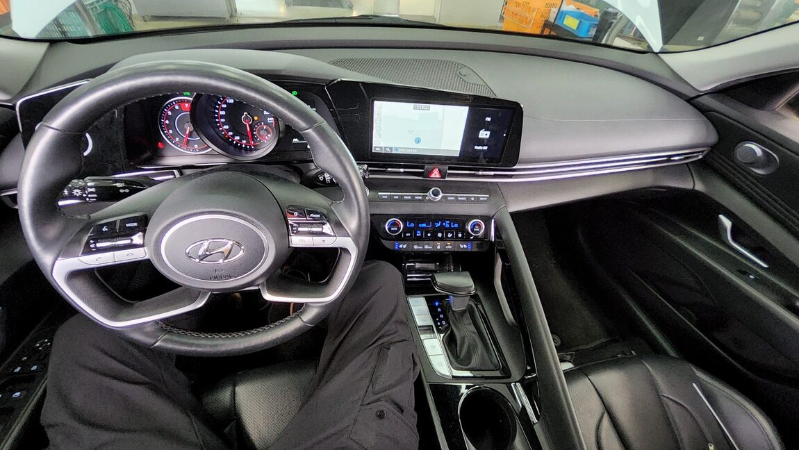 HYUNDAI AVANTE (CN7) 1.6 GASOLINE MODERN 2023 - zdjęcie 11
