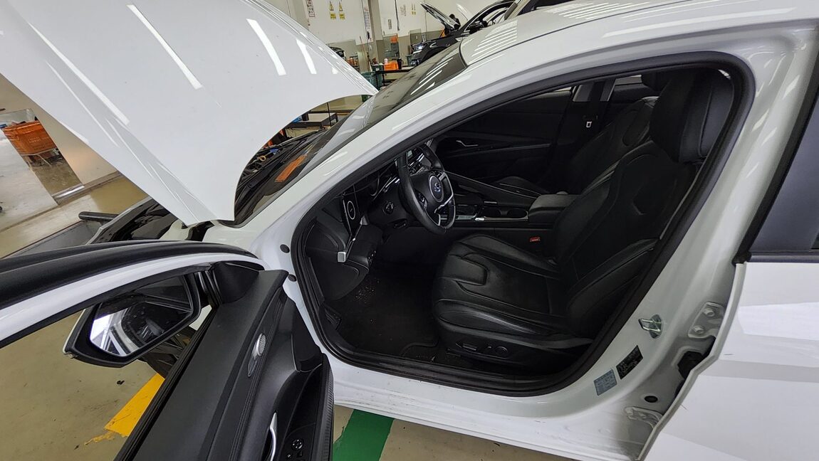 HYUNDAI AVANTE (CN7) 1.6 GASOLINE MODERN 2023 - zdjęcie 10