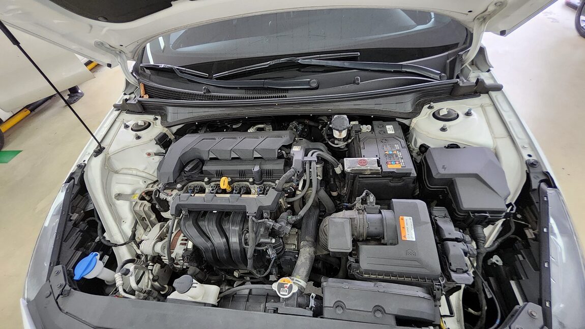 HYUNDAI AVANTE (CN7) 1.6 GASOLINE MODERN 2023 - zdjęcie 21