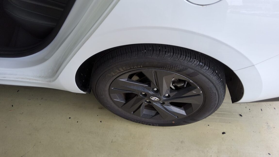 HYUNDAI AVANTE (CN7) 1.6 GASOLINE MODERN 2023 - zdjęcie 24