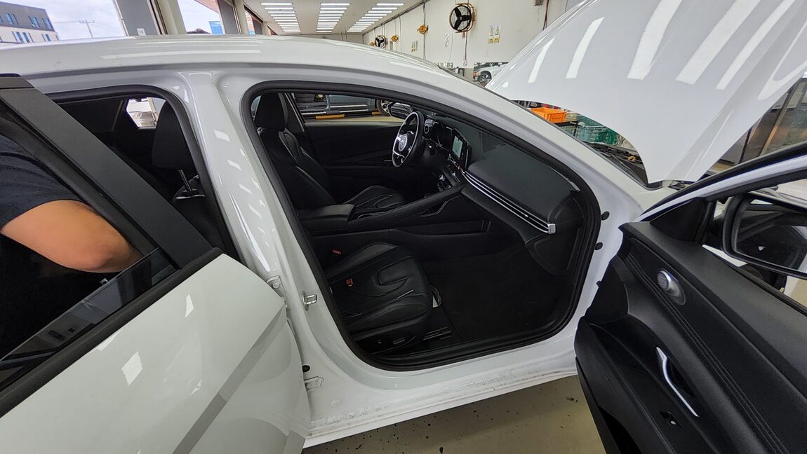 HYUNDAI AVANTE (CN7) 1.6 GASOLINE MODERN 2023 - zdjęcie 14