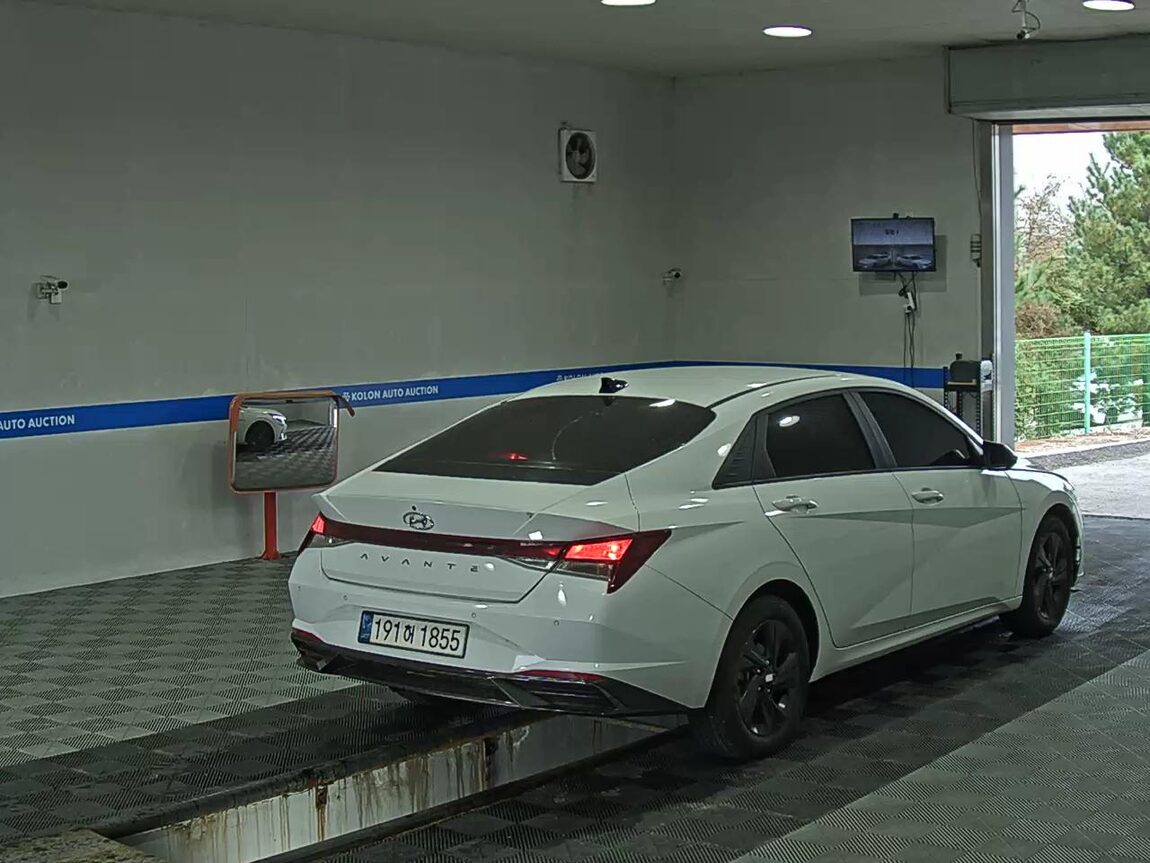 HYUNDAI AVANTE (CN7) 1.6 GASOLINE MODERN 2023 - zdjęcie 5