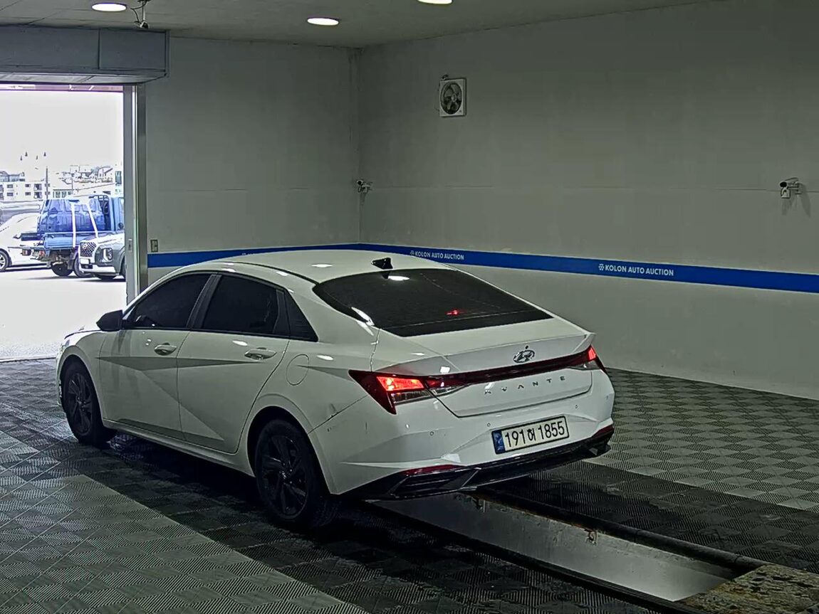 HYUNDAI AVANTE (CN7) 1.6 GASOLINE MODERN 2023 - zdjęcie 6