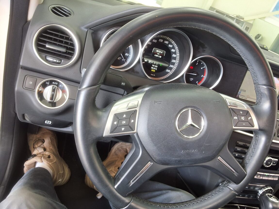 MERCEDES-BENZ C-CLASS (3RD GEN) C220 CDI 2013 - zdjęcie 24