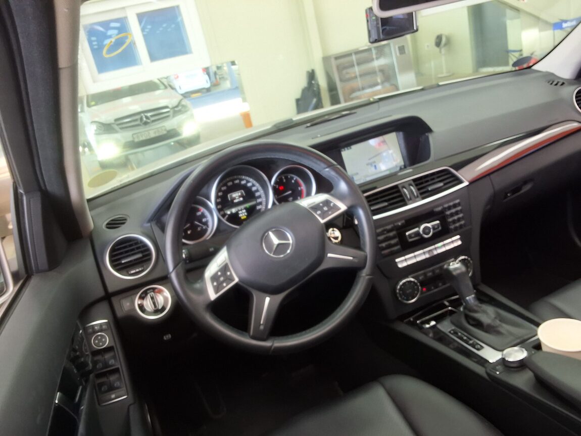 MERCEDES-BENZ C-CLASS (3RD GEN) C220 CDI 2013 - zdjęcie 12