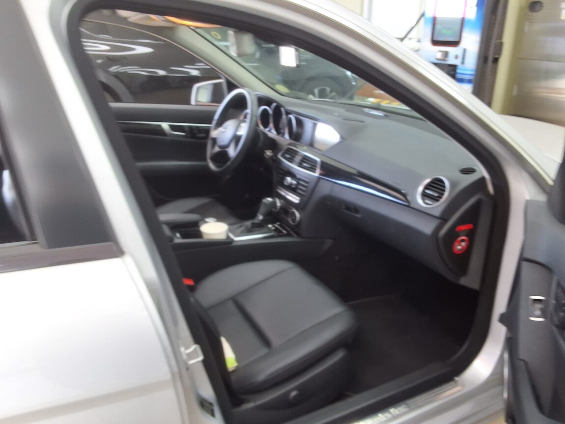 MERCEDES-BENZ C-CLASS (3RD GEN) C220 CDI 2013 - zdjęcie 15