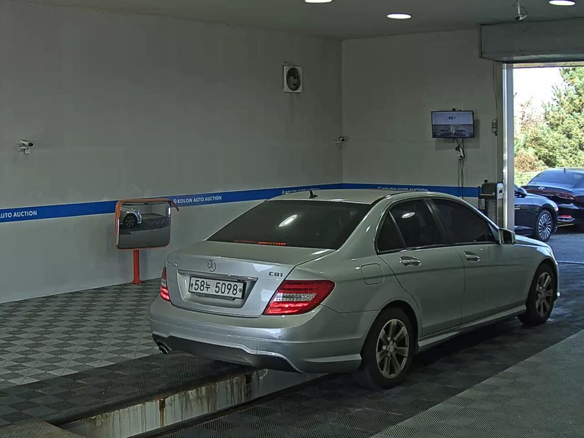 MERCEDES-BENZ C-CLASS (3RD GEN) C220 CDI 2013 - zdjęcie 5