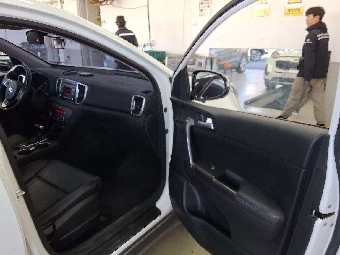 KIA NEW SPORTAGE R2.0 4WD NOBLESSE 2017 - zdjęcie 14