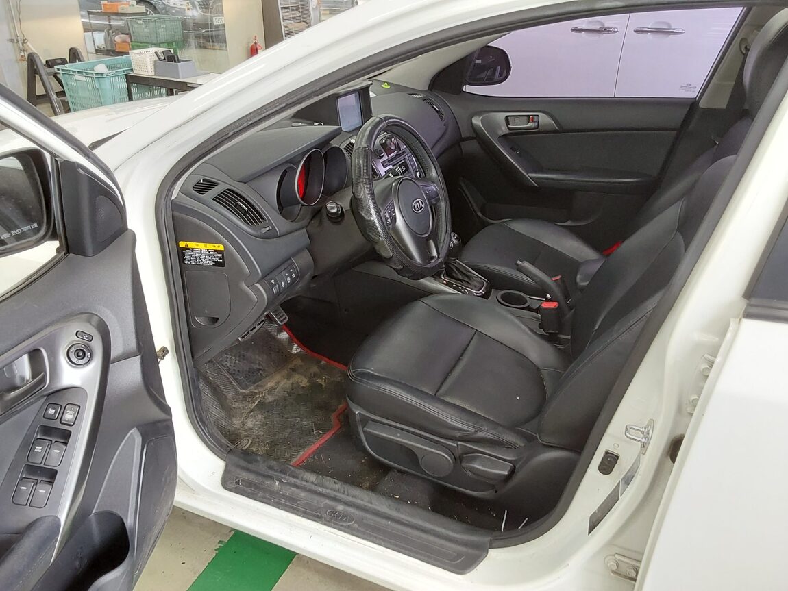 KIA FORTE 1.6 GDI LUXURY ECO PLUS 2012 - zdjęcie 10