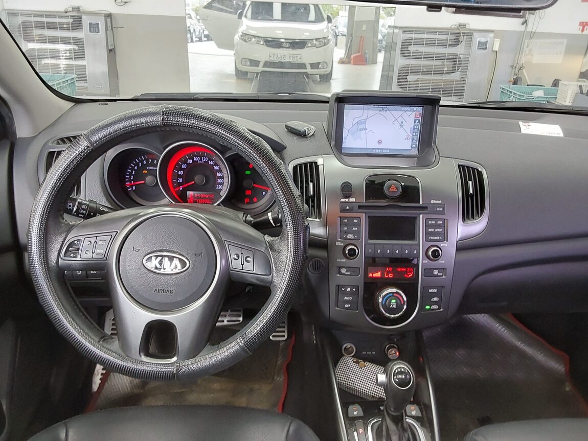 KIA FORTE 1.6 GDI LUXURY ECO PLUS 2012 - zdjęcie 11