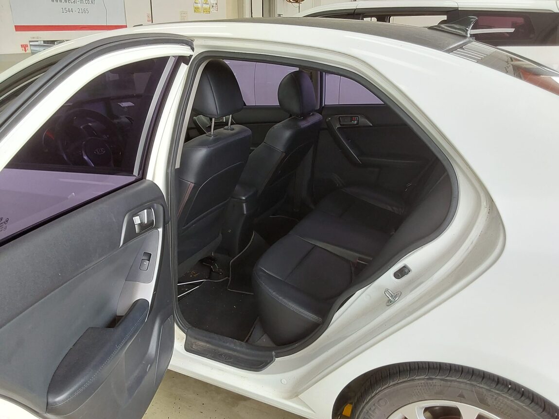 KIA FORTE 1.6 GDI LUXURY ECO PLUS 2012 - zdjęcie 12
