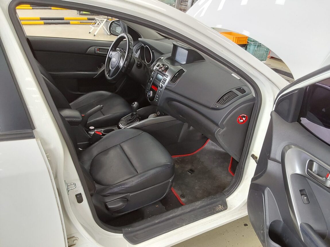 KIA FORTE 1.6 GDI LUXURY ECO PLUS 2012 - zdjęcie 14