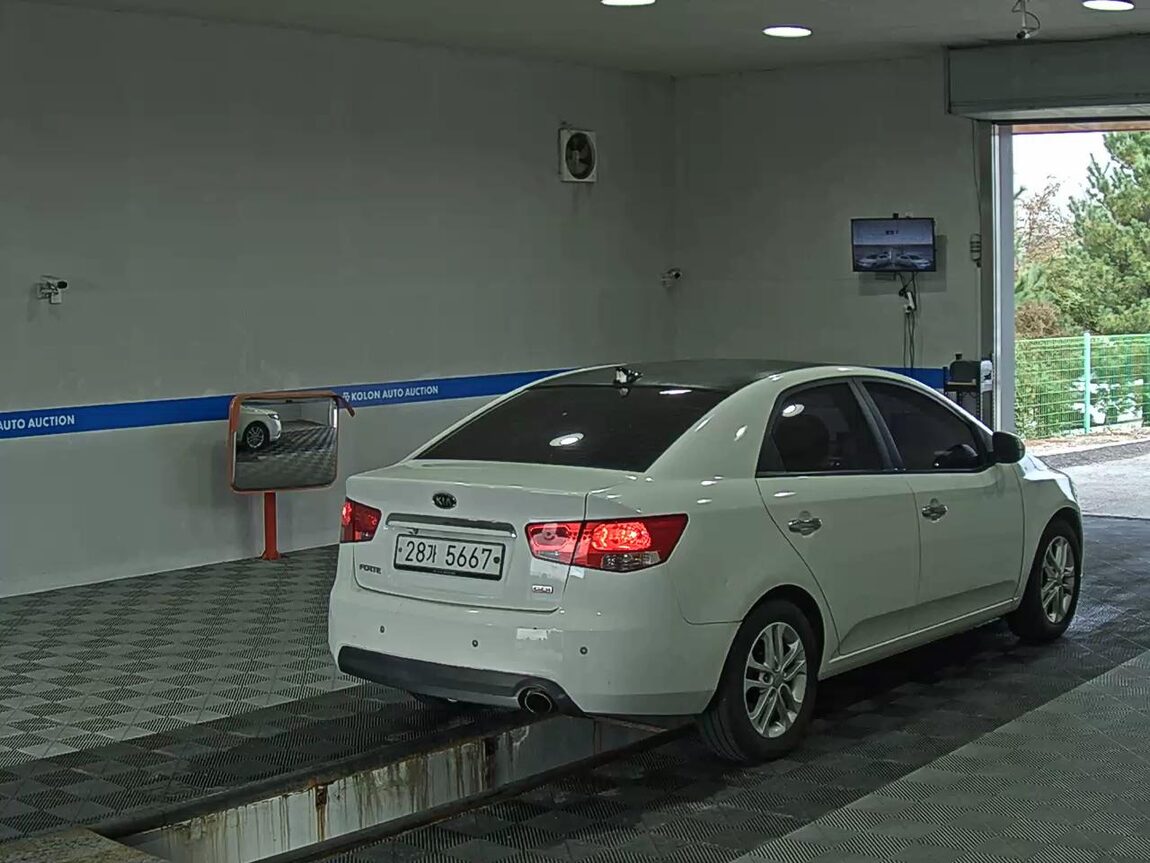 KIA FORTE 1.6 GDI LUXURY ECO PLUS 2012 - zdjęcie 5