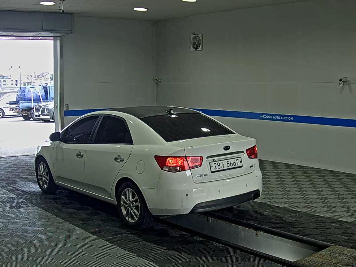 KIA FORTE 1.6 GDI LUXURY ECO PLUS 2012 - zdjęcie 6