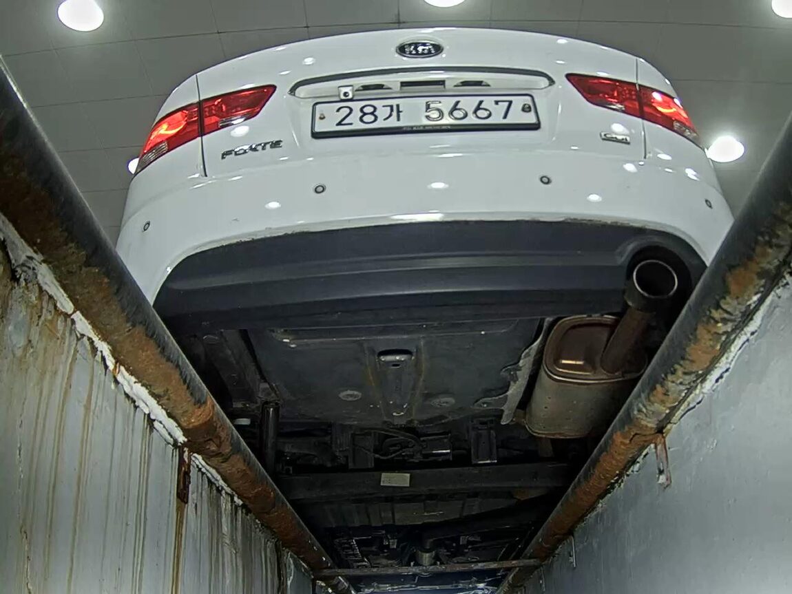 KIA FORTE 1.6 GDI LUXURY ECO PLUS 2012 - zdjęcie 8