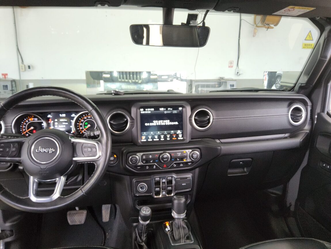 JEEP WRANGLER (JL) 2.0 OVERLAND 4DR 2022 - zdjęcie 11