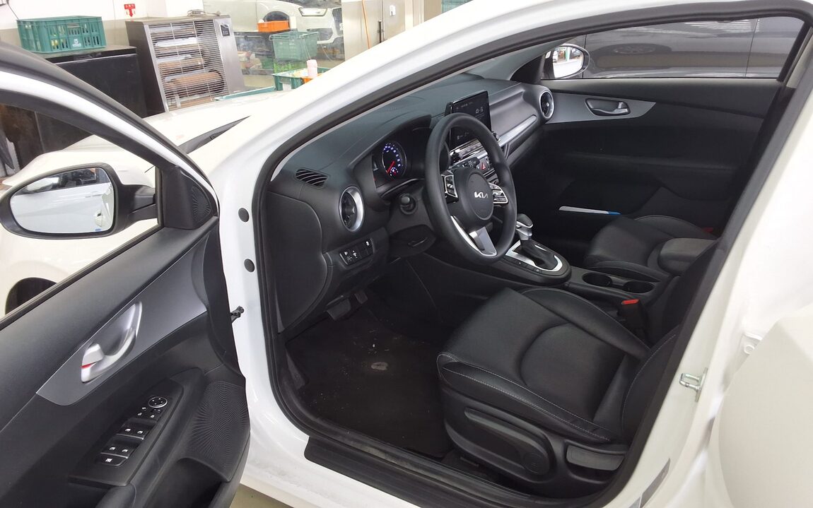 KIA THE NEW K3 1.6 GASOLINE TRENDY 2024 - zdjęcie 10