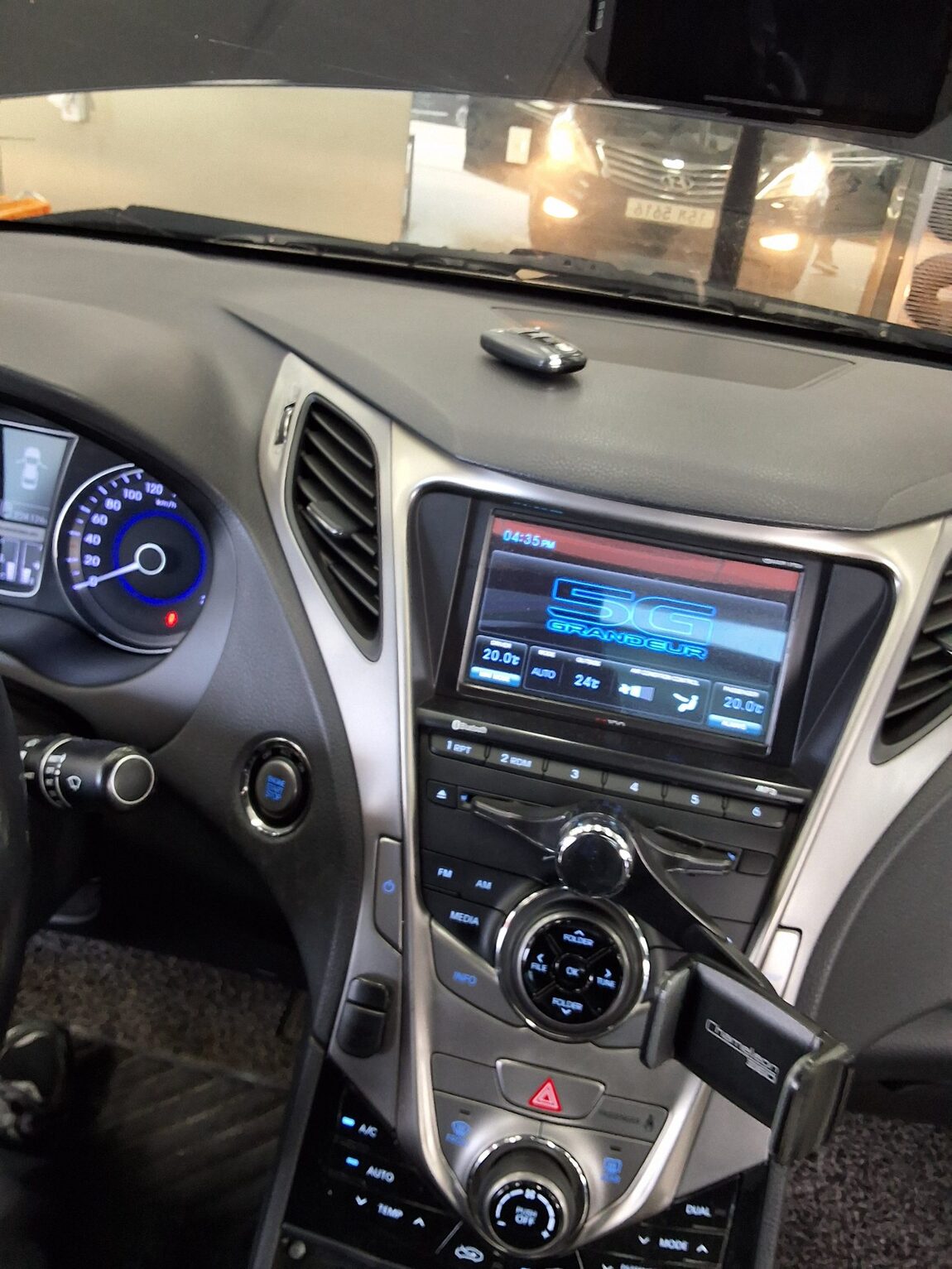 HYUNDAI GRANDEUR HG LPI RENTAL CAR PRIME 2012 - zdjęcie 17