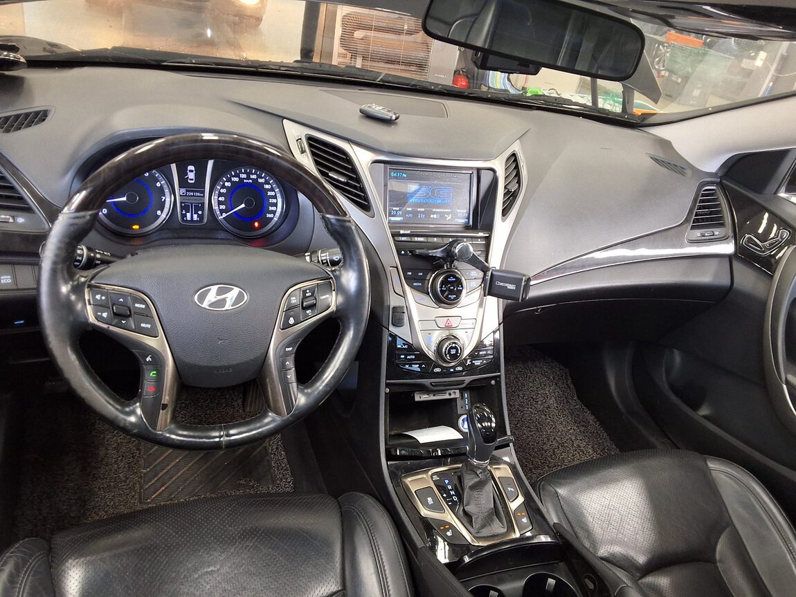 HYUNDAI GRANDEUR HG LPI RENTAL CAR PRIME 2012 - zdjęcie 11