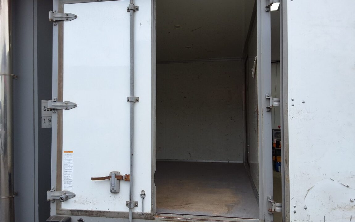 HYUNDAI PORTER II HIGH-ROOF BUILT-IN BOX TRUCK SUPER CAB 2020 - zdjęcie 12