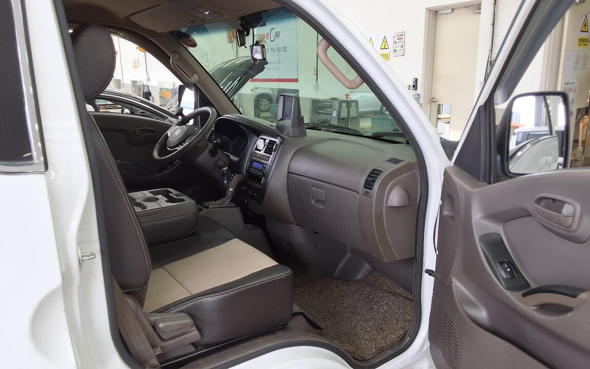 HYUNDAI PORTER II HIGH-ROOF BUILT-IN BOX TRUCK SUPER CAB 2020 - zdjęcie 11