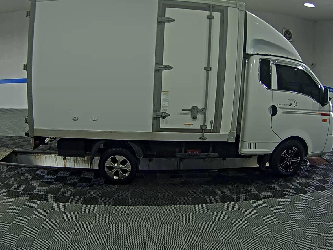 HYUNDAI PORTER II HIGH-ROOF BUILT-IN BOX TRUCK SUPER CAB 2020 - zdjęcie 4