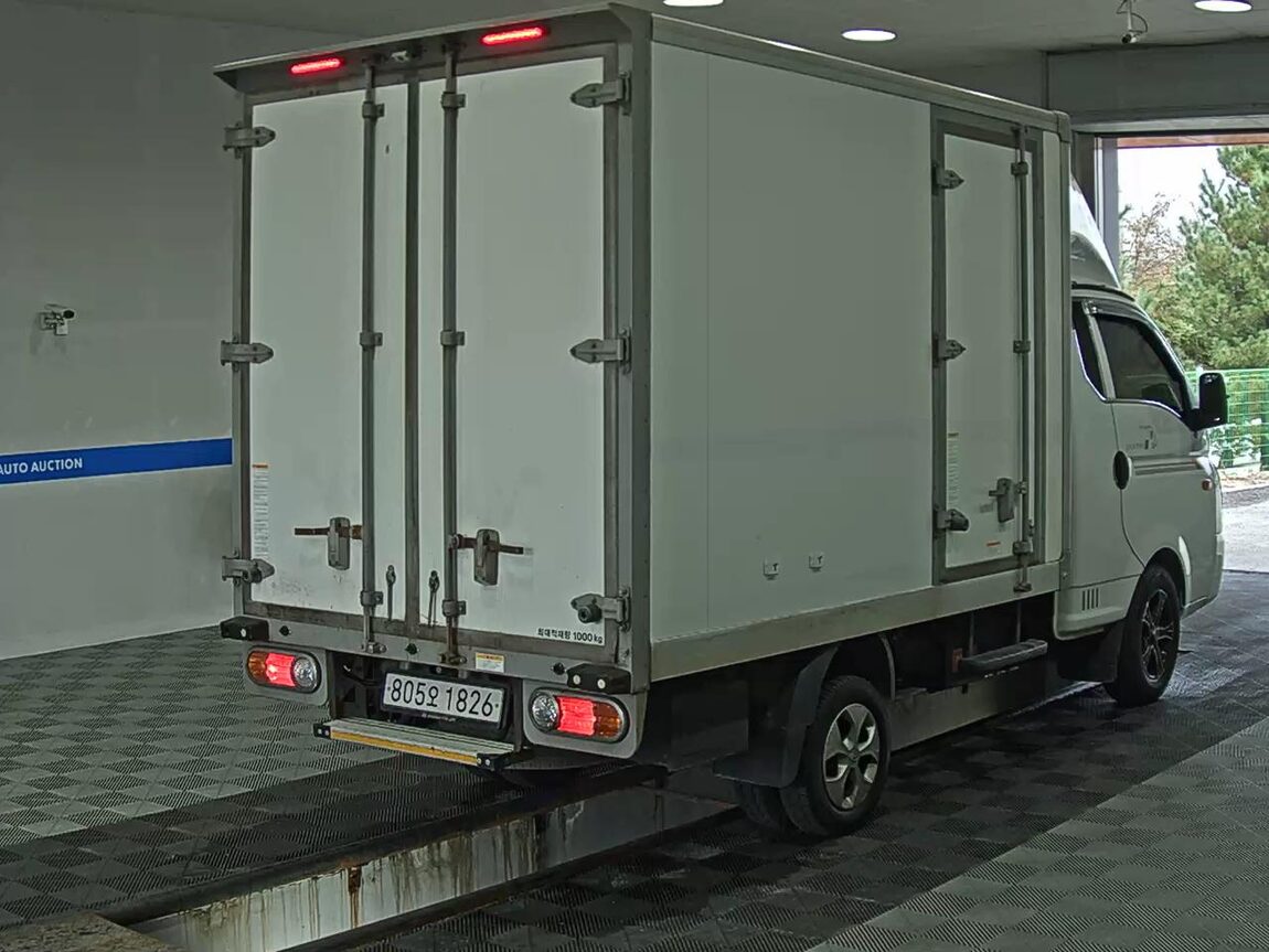 HYUNDAI PORTER II HIGH-ROOF BUILT-IN BOX TRUCK SUPER CAB 2020 - zdjęcie 5