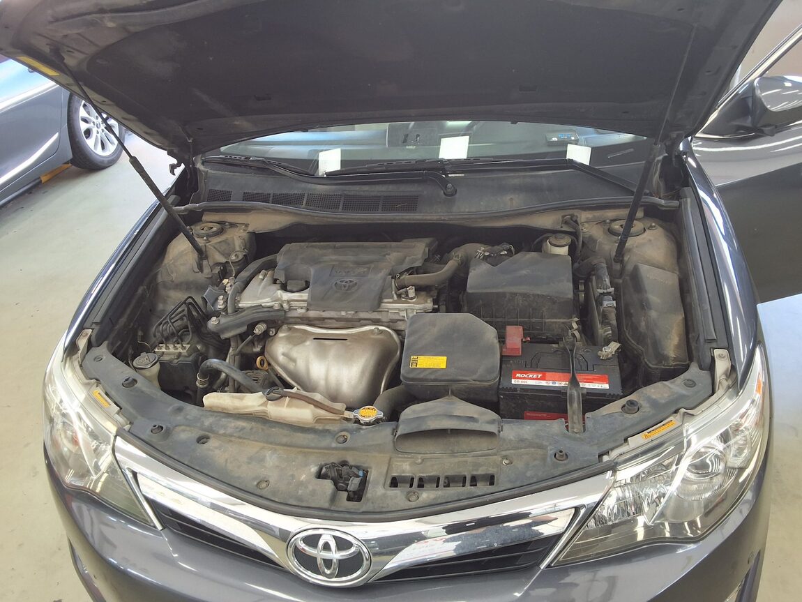 TOYOTA CAMRY (9TH GEN) 2.5 XLE 2012 - zdjęcie 20